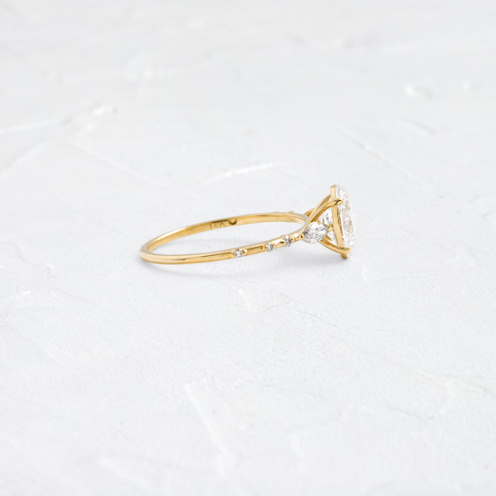 Solitaire-Oval Lab Grown Diamond Engagement Ring