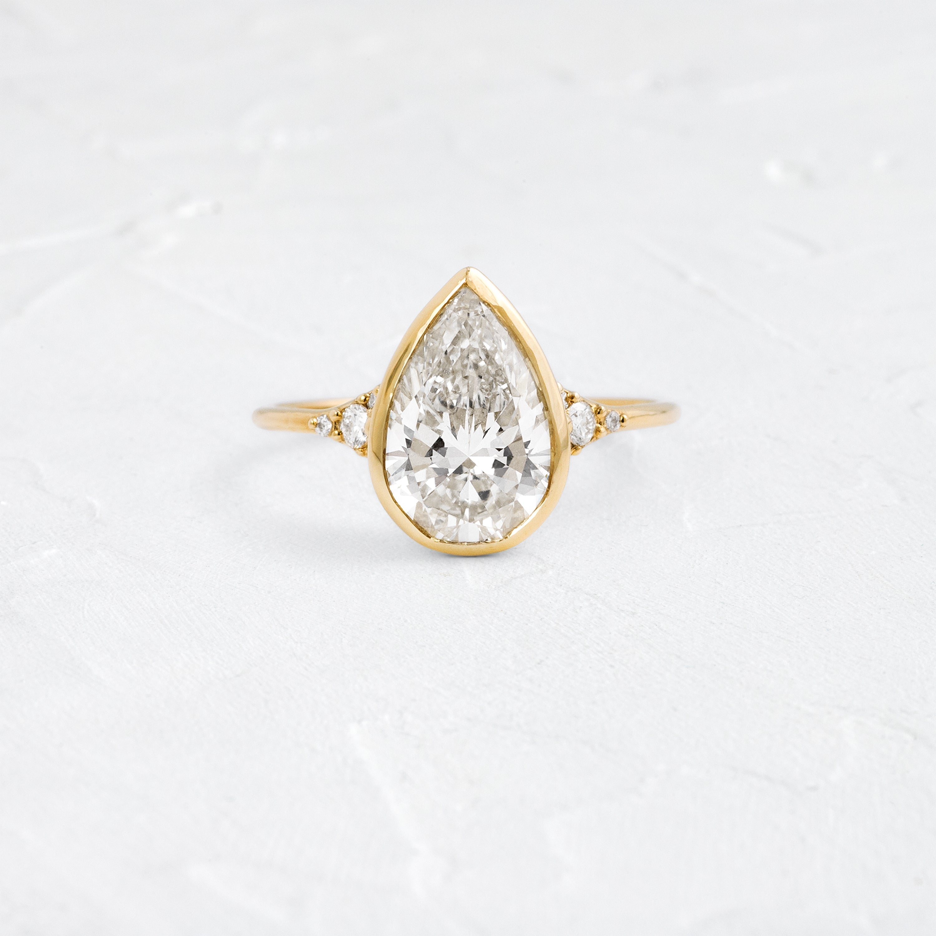 Solitaire-Oval Lab Grown Diamond Engagement Ring