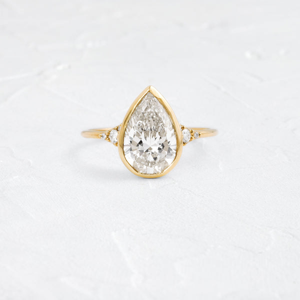 Bezel & Cluster Style-Pear Lab Grown Diamond Engagement Ring - Solitaire-Oval Lab Grown Diamond Engagement Ring