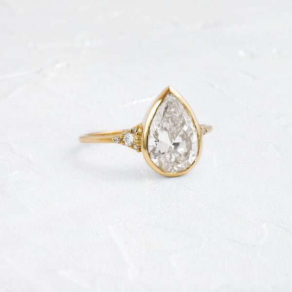 Bezel & Cluster Style-Pear Lab Grown Diamond Engagement Ring - Solitaire-Oval Lab Grown Diamond Engagement Ring