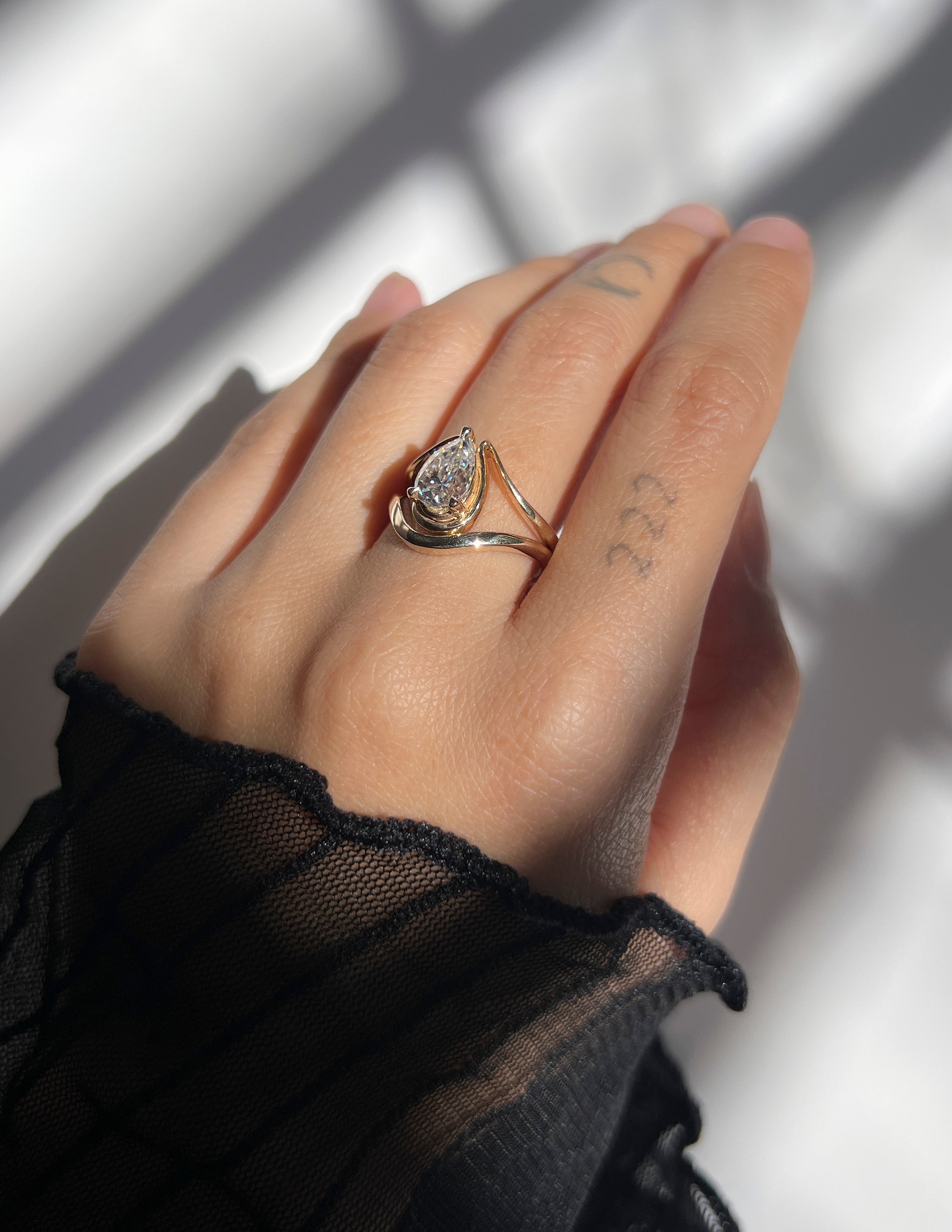 Solitaire-Oval Lab Grown Diamond Engagement Ring