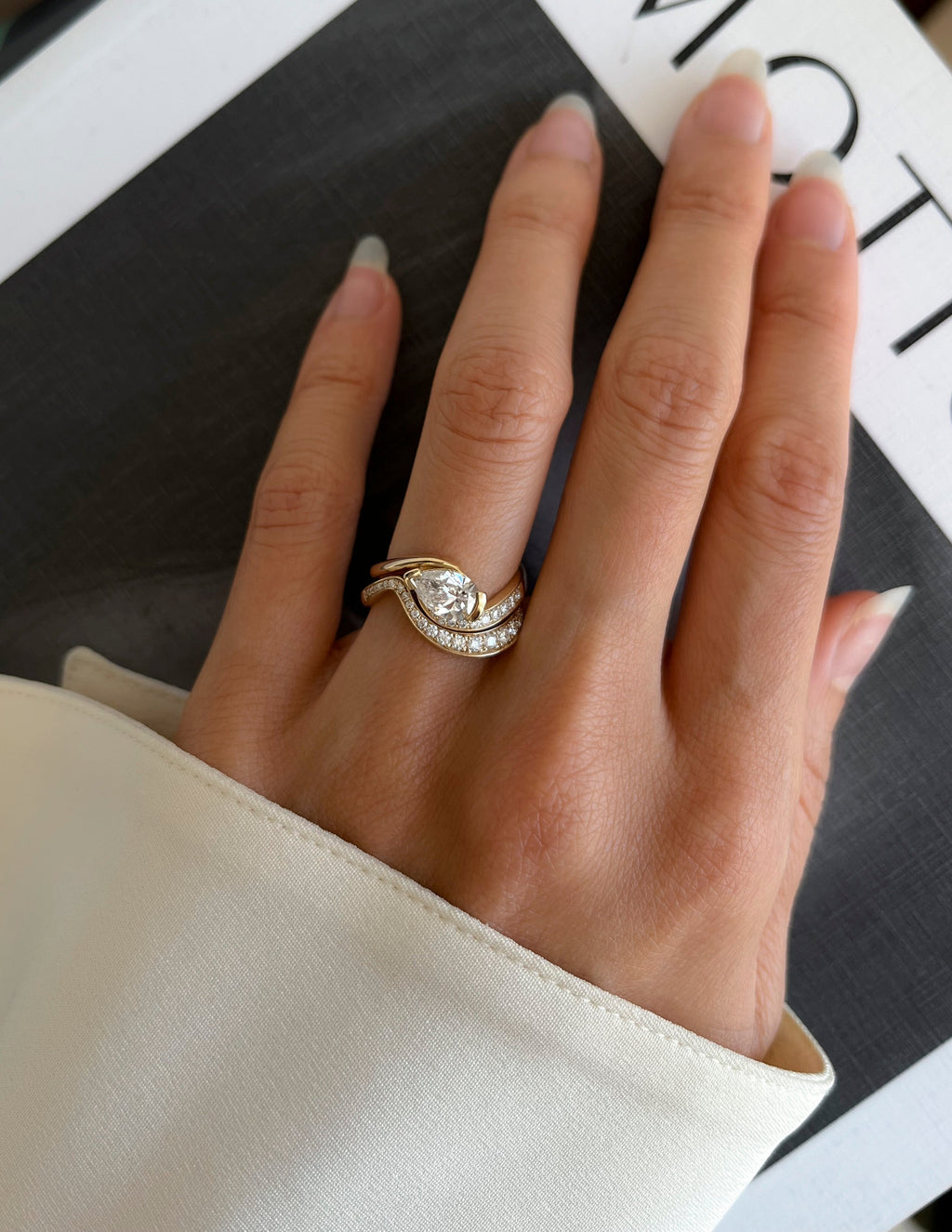 Solitaire Rapture & Pave Band- Oval Lab Grown Diamond Bridal Set