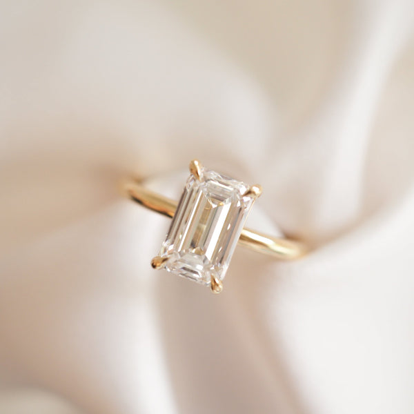 Solitaire-Emerald Lab Grown Diamond Engagement Ring - Solitaire-Oval Lab Grown Diamond Engagement Ring