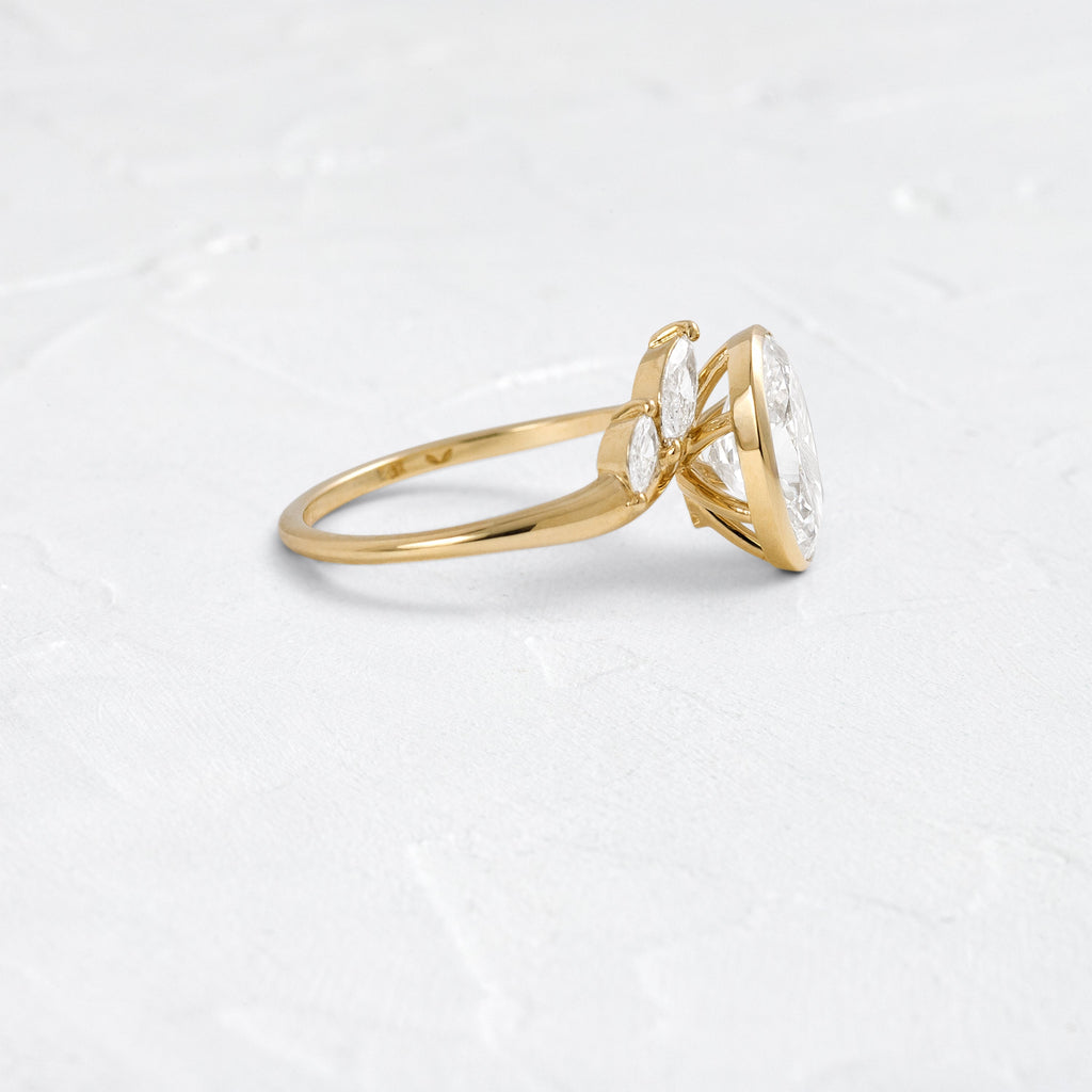 Solitaire-Oval Lab Grown Diamond Engagement Ring