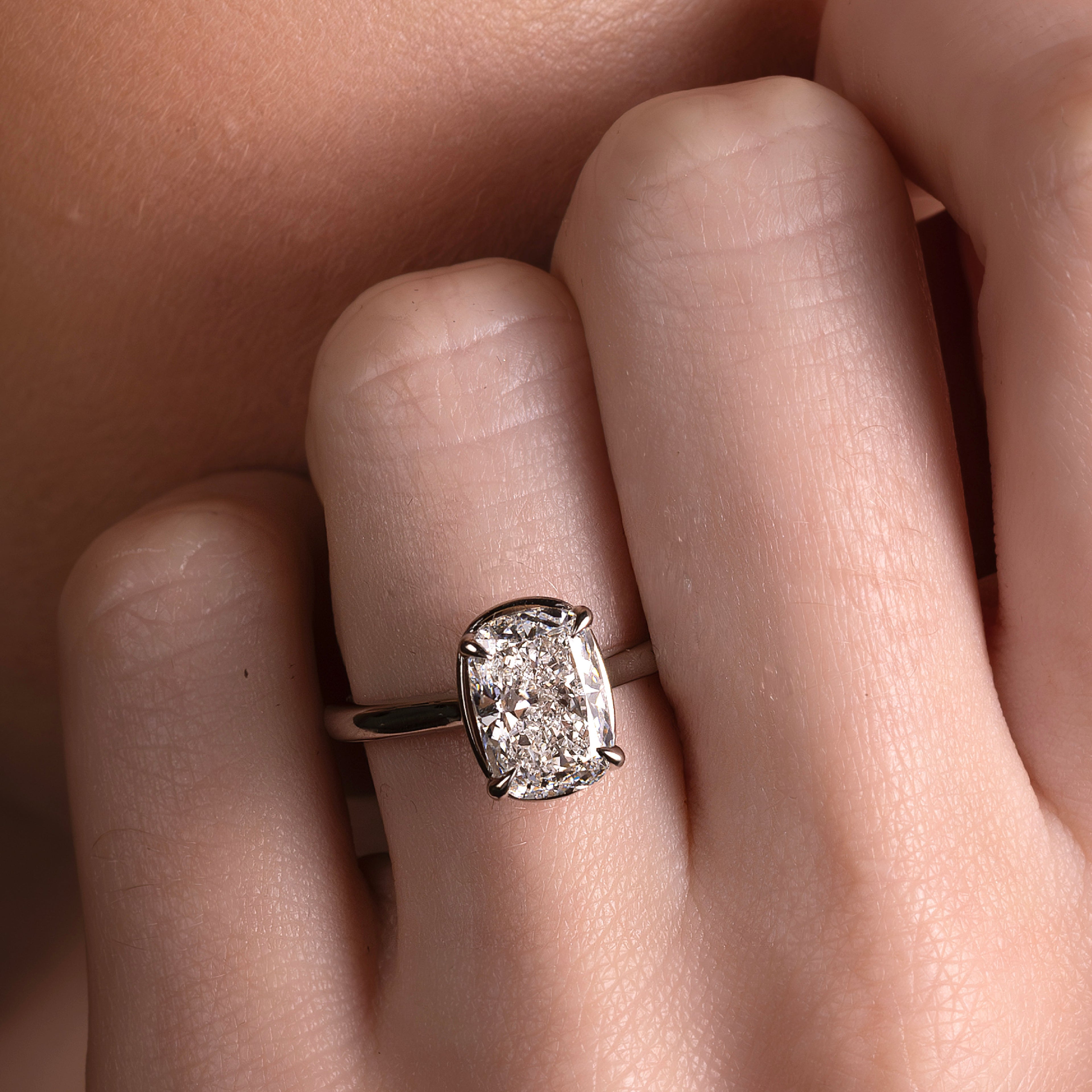 Solitaire- 1.0 CT Oval Moissanite Engagement Ring