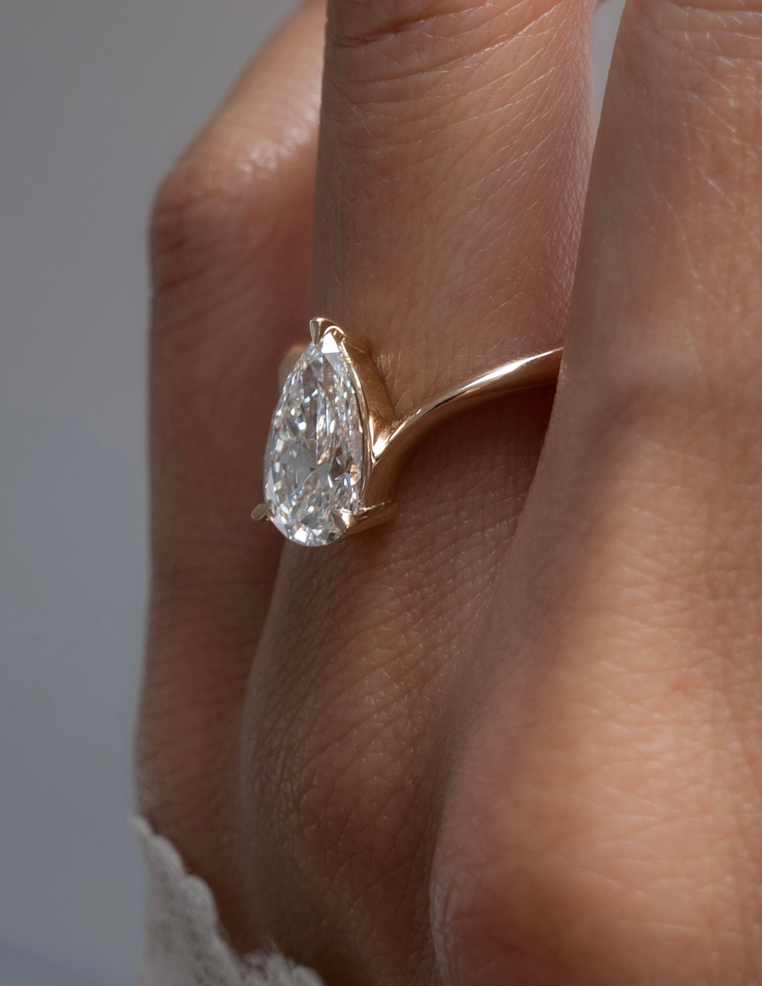 Solitaire-Oval Lab Grown Diamond Engagement Ring
