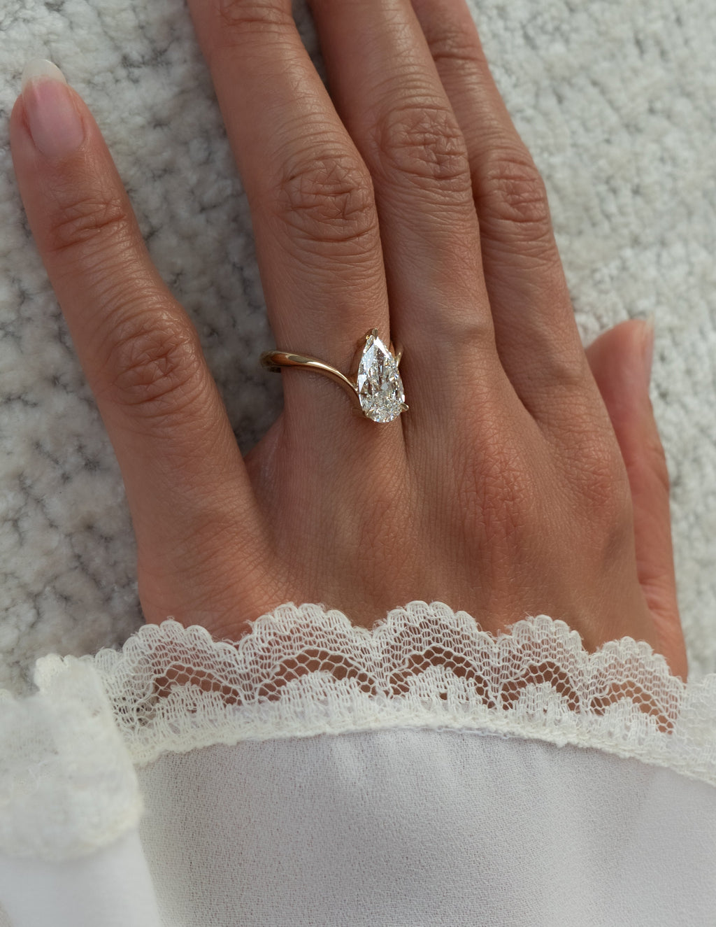 Solitaire-Oval Lab Grown Diamond Engagement Ring