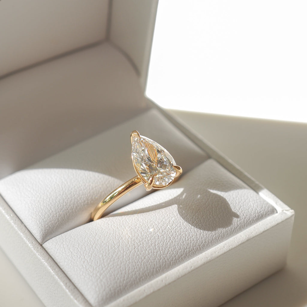 Solitaire-Oval Lab Grown Diamond Engagement Ring