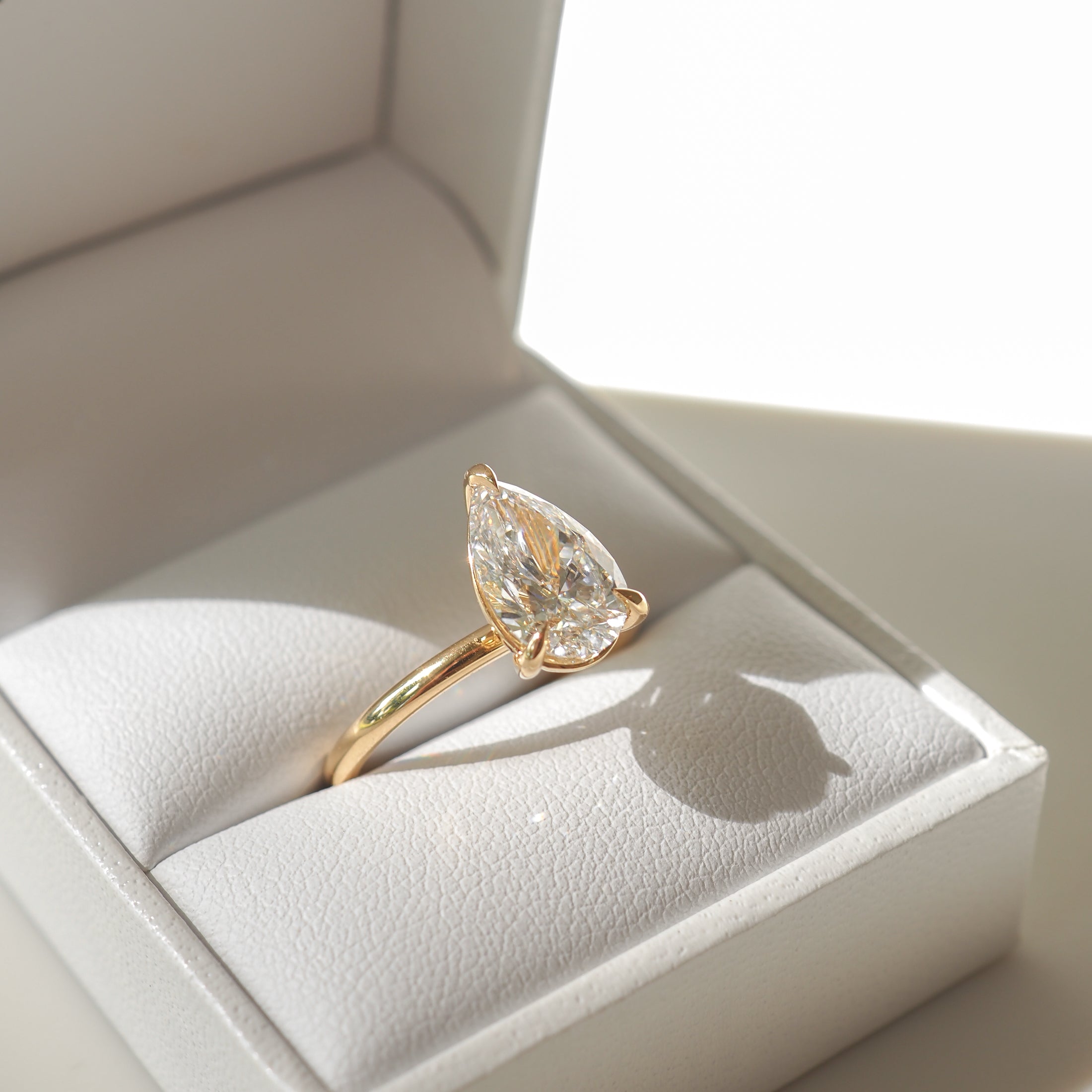 Solitaire-Oval Lab Grown Diamond Engagement Ring