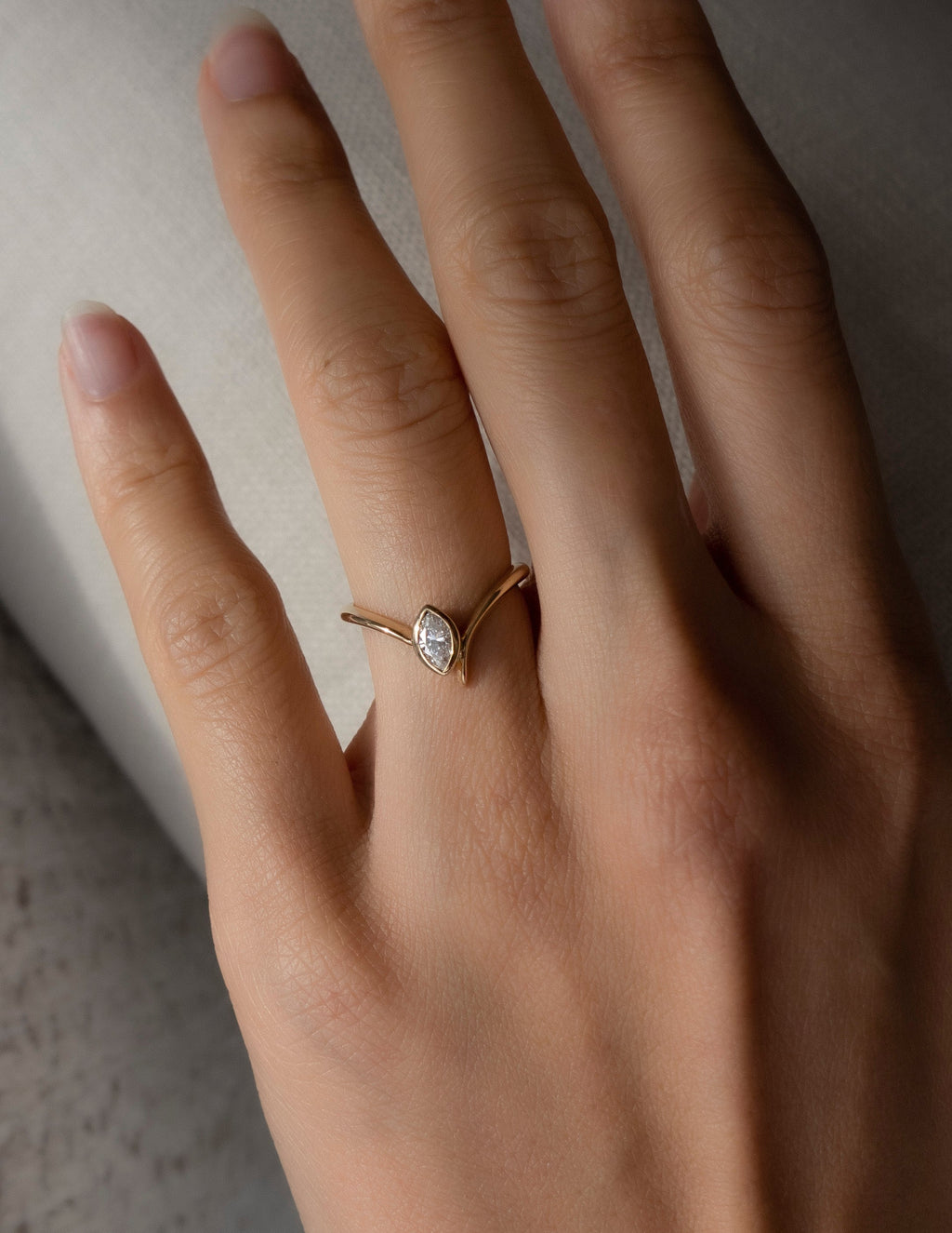 Solitaire-Oval Lab Grown Diamond Engagement Ring