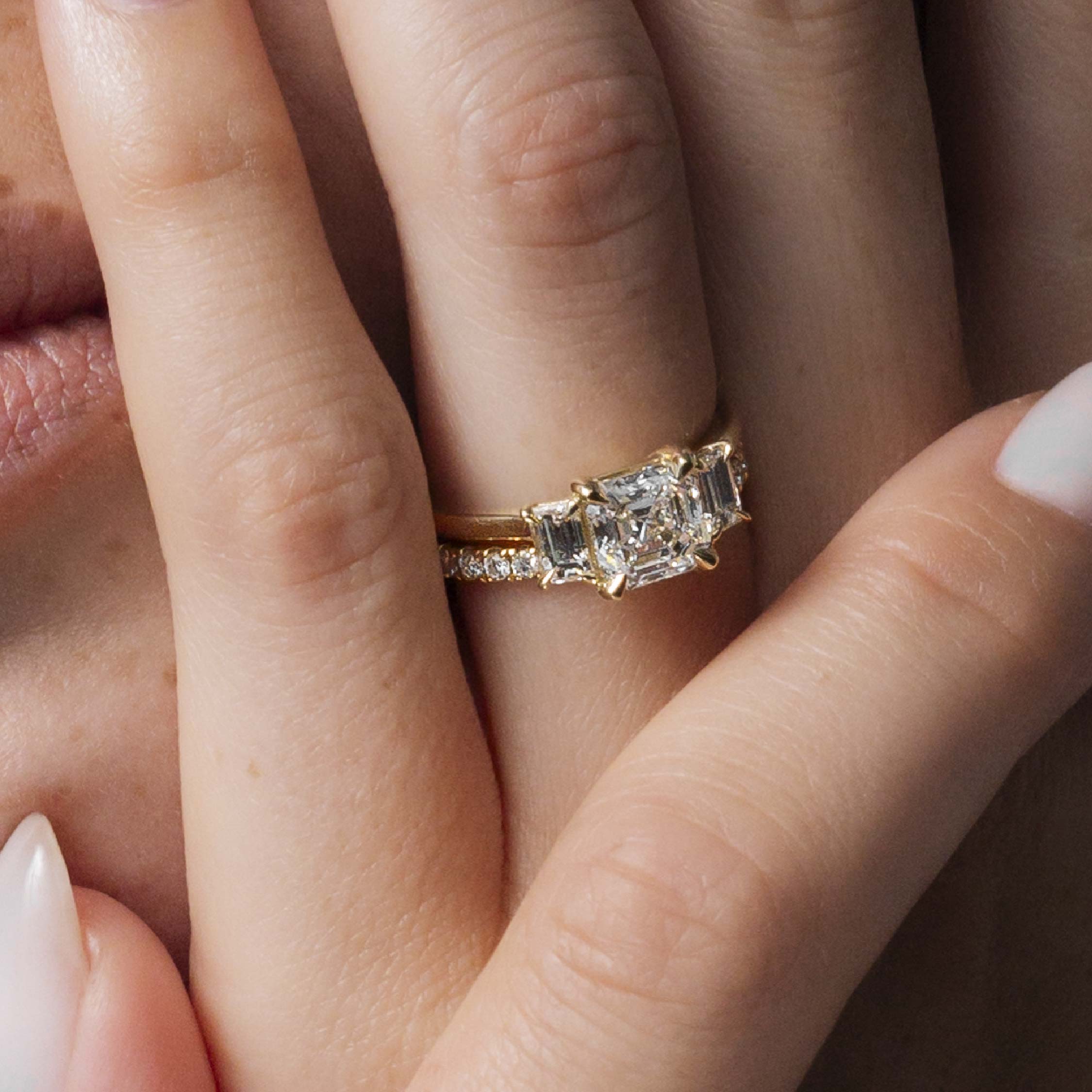 Solitaire- 1.0 CT Oval Moissanite Engagement Ring