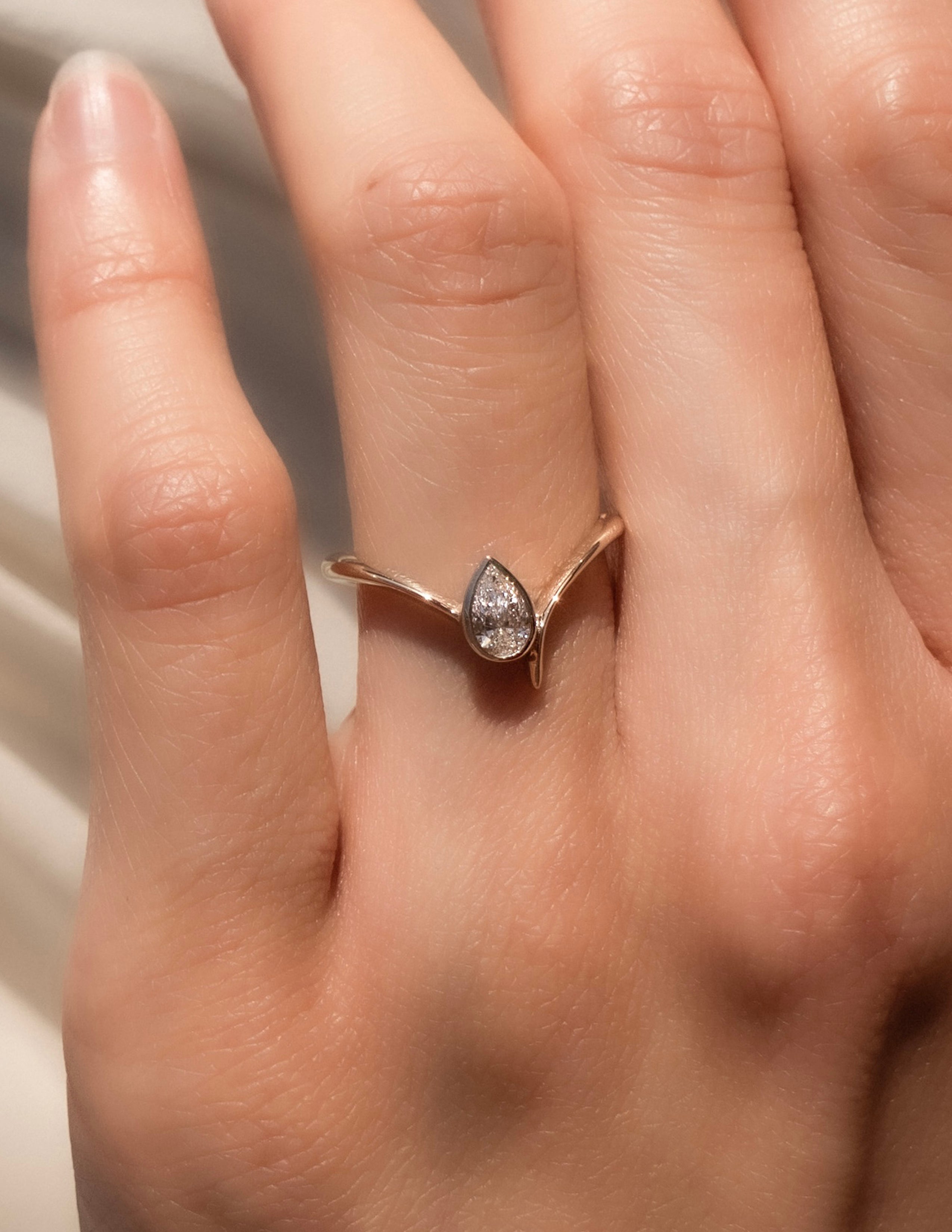 Solitaire-Oval Lab Grown Diamond Engagement Ring