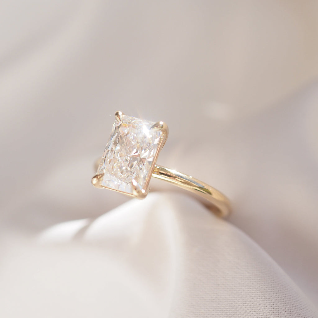 Solitaire-Oval Lab Grown Diamond Engagement Ring