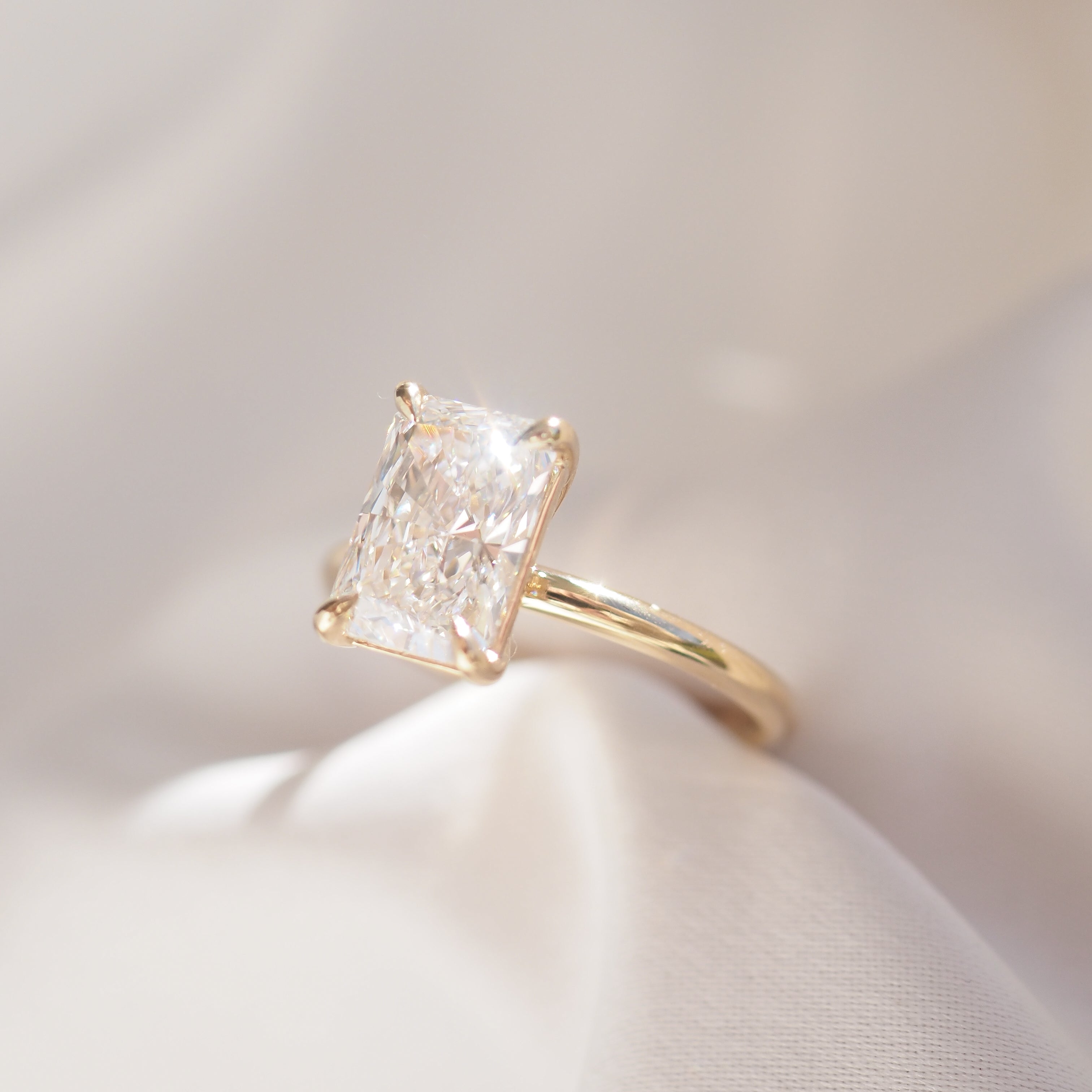 Solitaire-Oval Lab Grown Diamond Engagement Ring