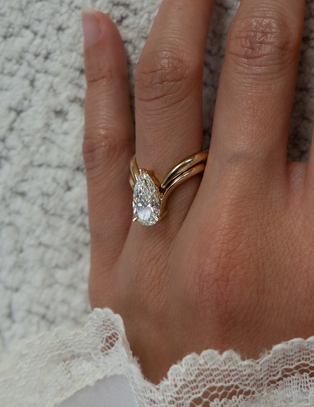 Solitaire Rapture & Pave Band- Oval Lab Grown Diamond Bridal Set