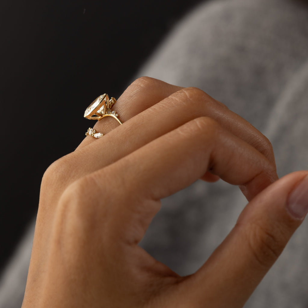 Solitaire-Oval Lab Grown Diamond Engagement Ring