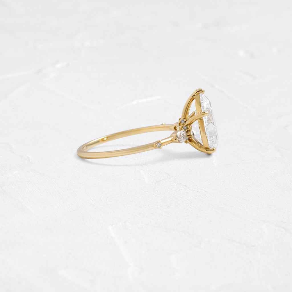 Solitaire-Oval Lab Grown Diamond Engagement Ring