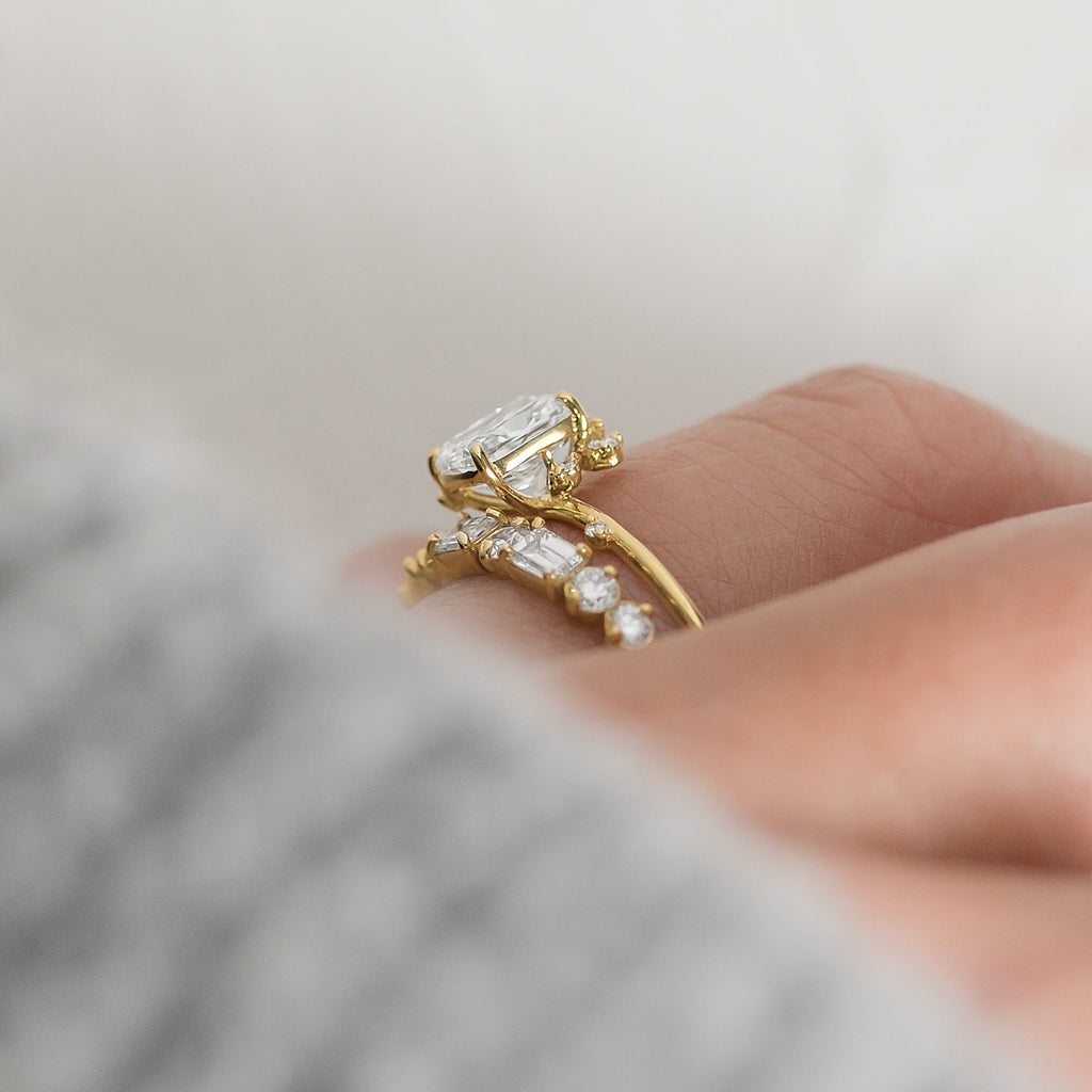 Solitaire-Oval Lab Grown Diamond Engagement Ring