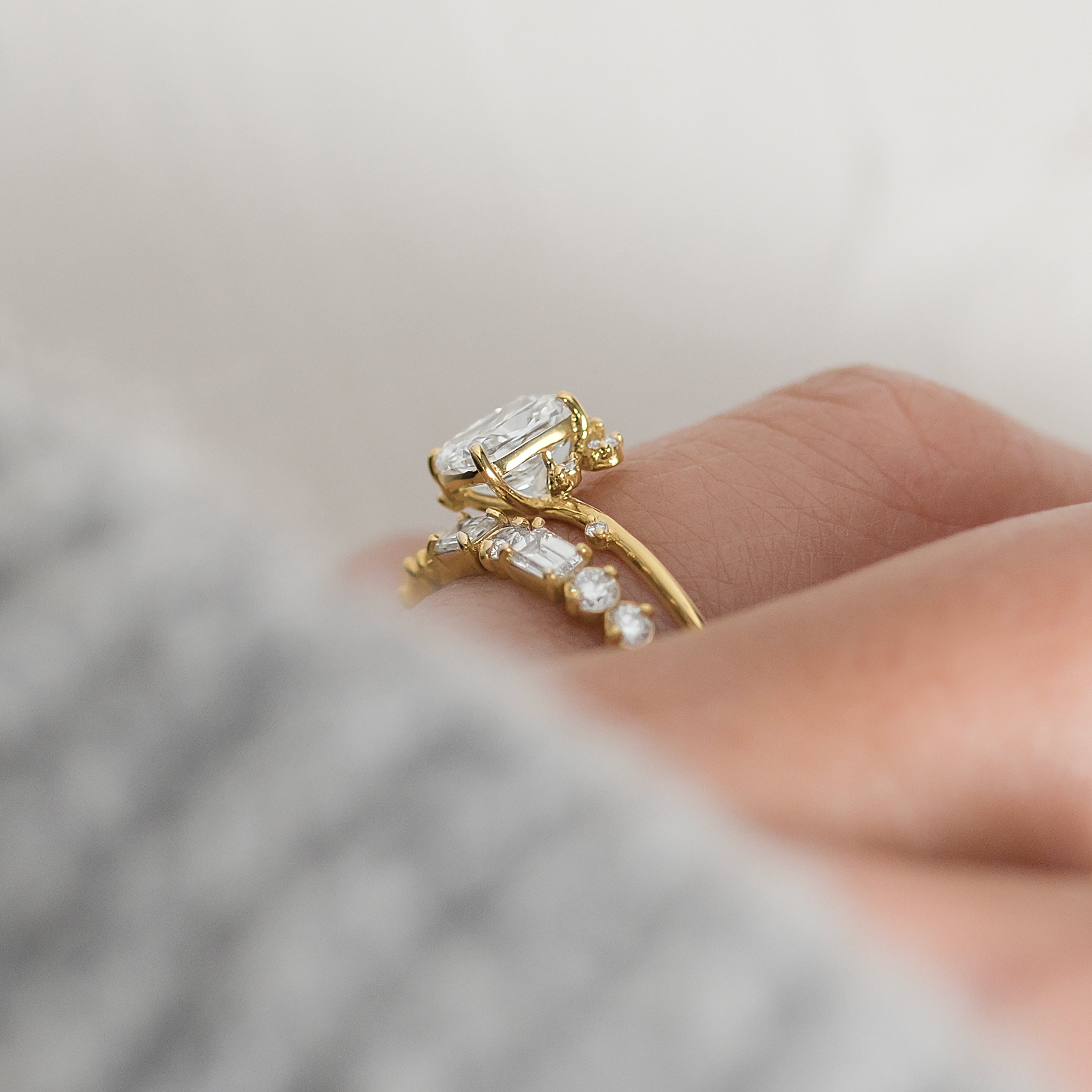 Solitaire-Oval Lab Grown Diamond Engagement Ring