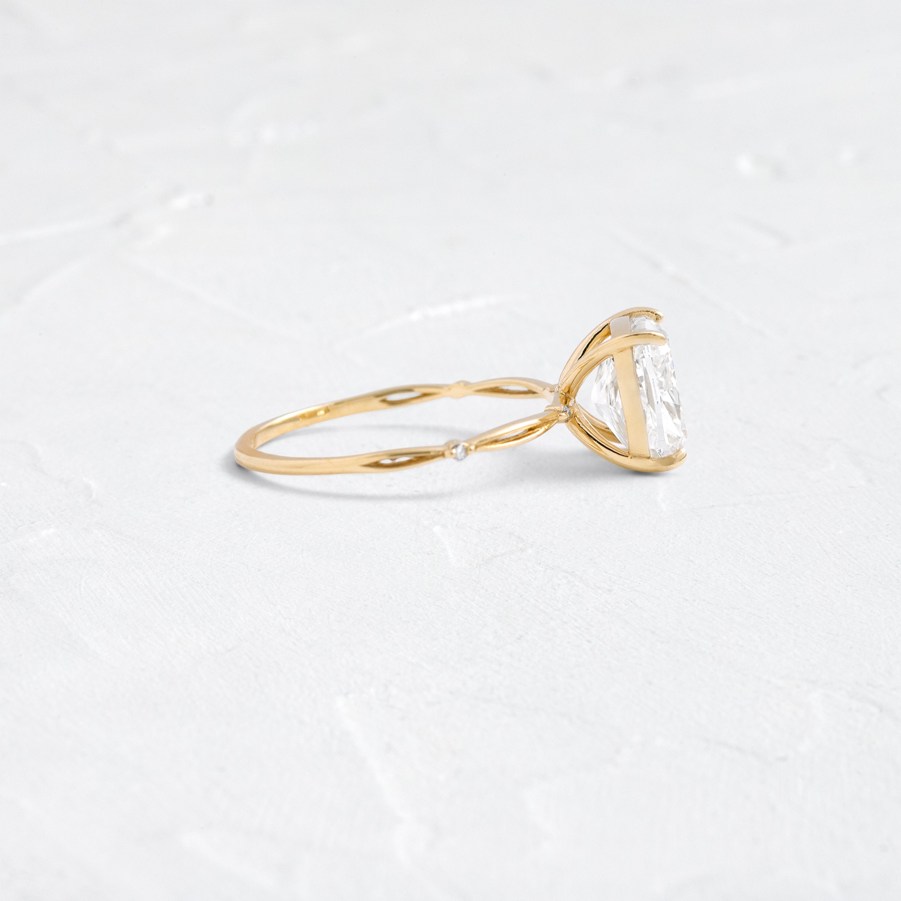 Solitaire-Oval Lab Grown Diamond Engagement Ring