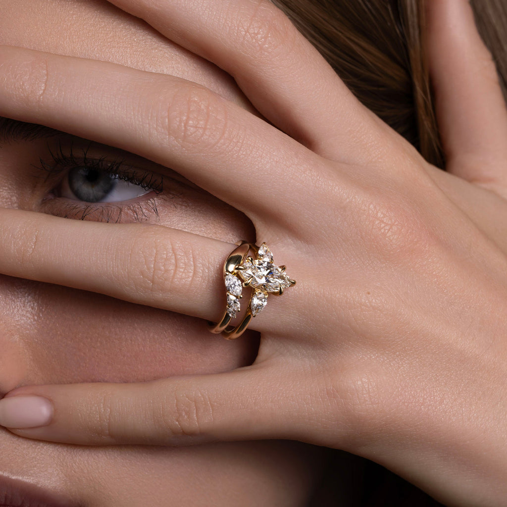 Solitaire-Oval Lab Grown Diamond Engagement Ring