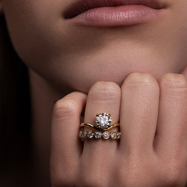 Solitaire Curved Shank-Round Lab Grown Diamond Engagement Ring - Solitaire-Oval Lab Grown Diamond Engagement Ring