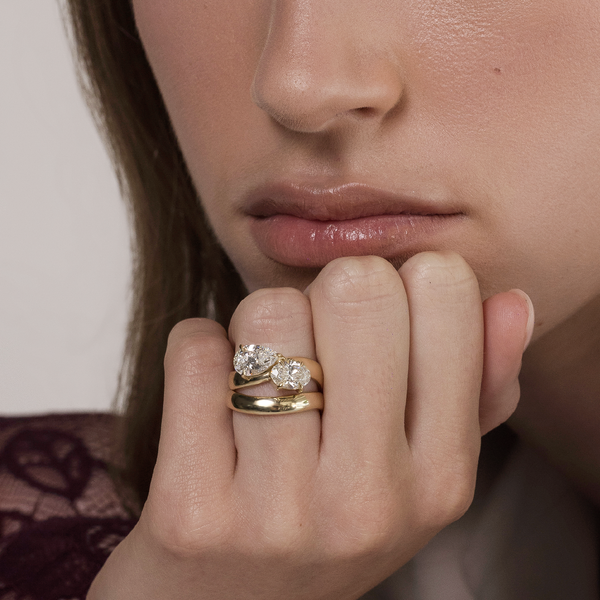 East West Toi Et Moi Curved Band- 1.33 CT Pear & 1.3 CT Oval Moissanite Engagement Ring - East West Toi Et Moi Curved Band- 1.33 CT Pear & 1.3 CT Oval Moissanite Engagement Ring