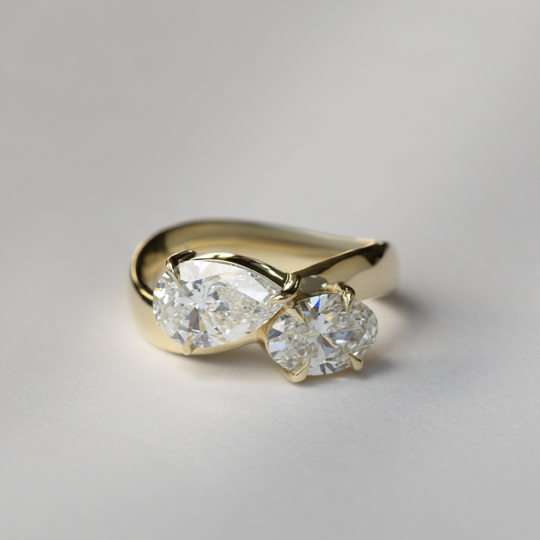 East West Toi Et Moi Curved Band- 1.33 CT Pear & 1.3 CT Oval Moissanite Engagement Ring - East West Toi Et Moi Curved Band- 1.33 CT Pear & 1.3 CT Oval Moissanite Engagement Ring