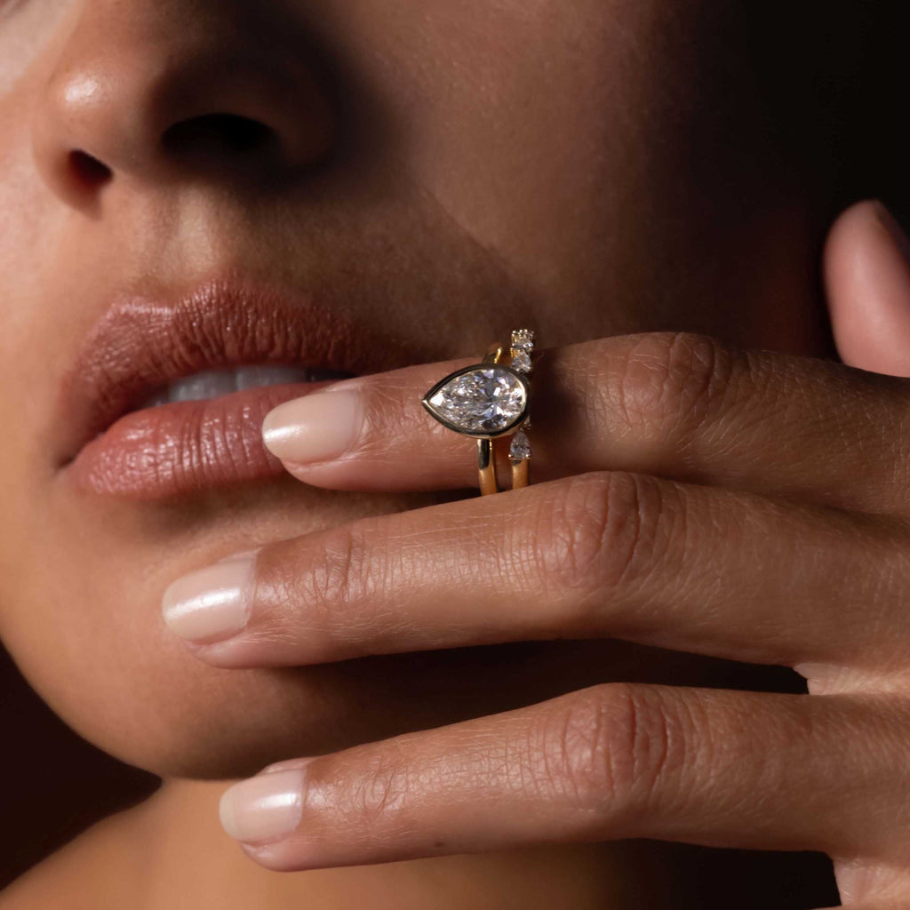 Solitaire- 1.0 CT Oval Moissanite Engagement Ring