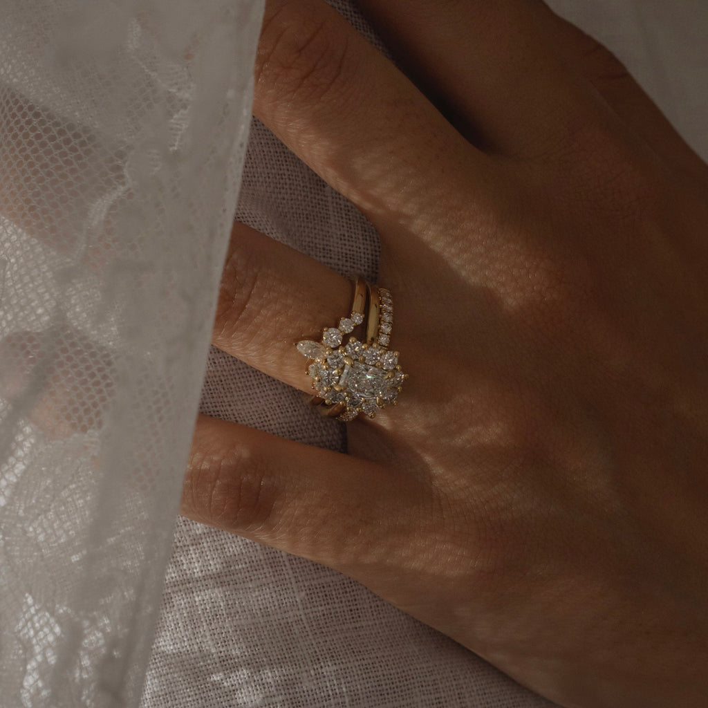 Solitaire- 1.0 CT Oval Moissanite Engagement Ring