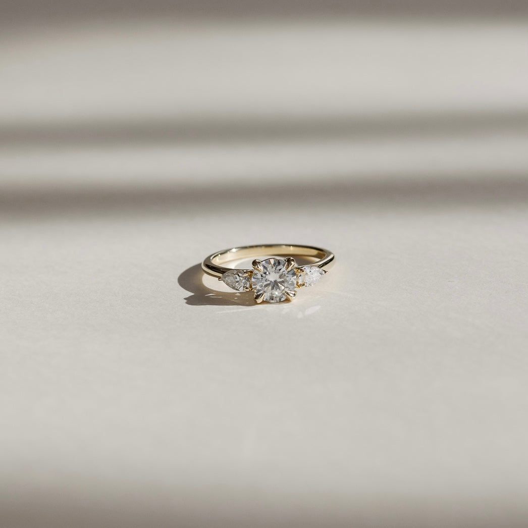 Solitaire- 1.0 CT Oval Moissanite Engagement Ring