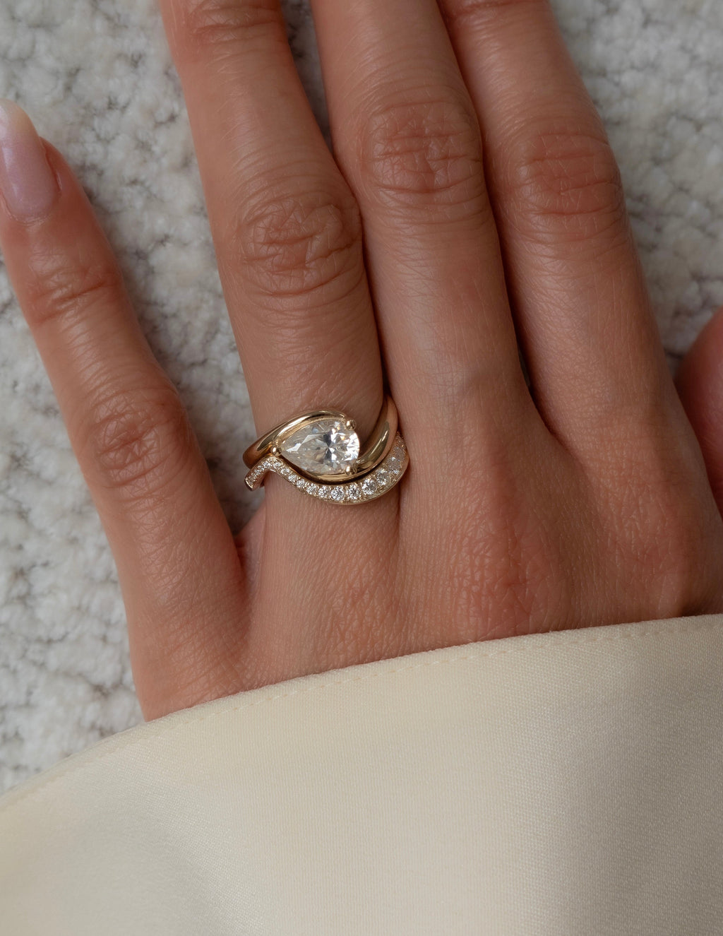 Solitaire Rapture & Pave Band- Oval Lab Grown Diamond Bridal Set
