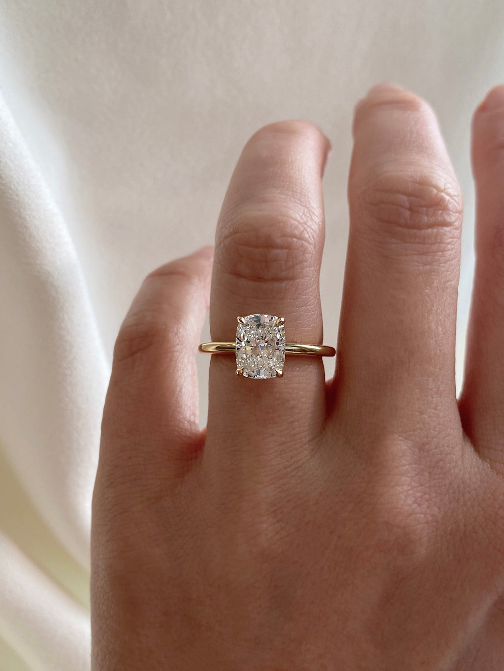 Solitaire-Oval Lab Grown Diamond Engagement Ring