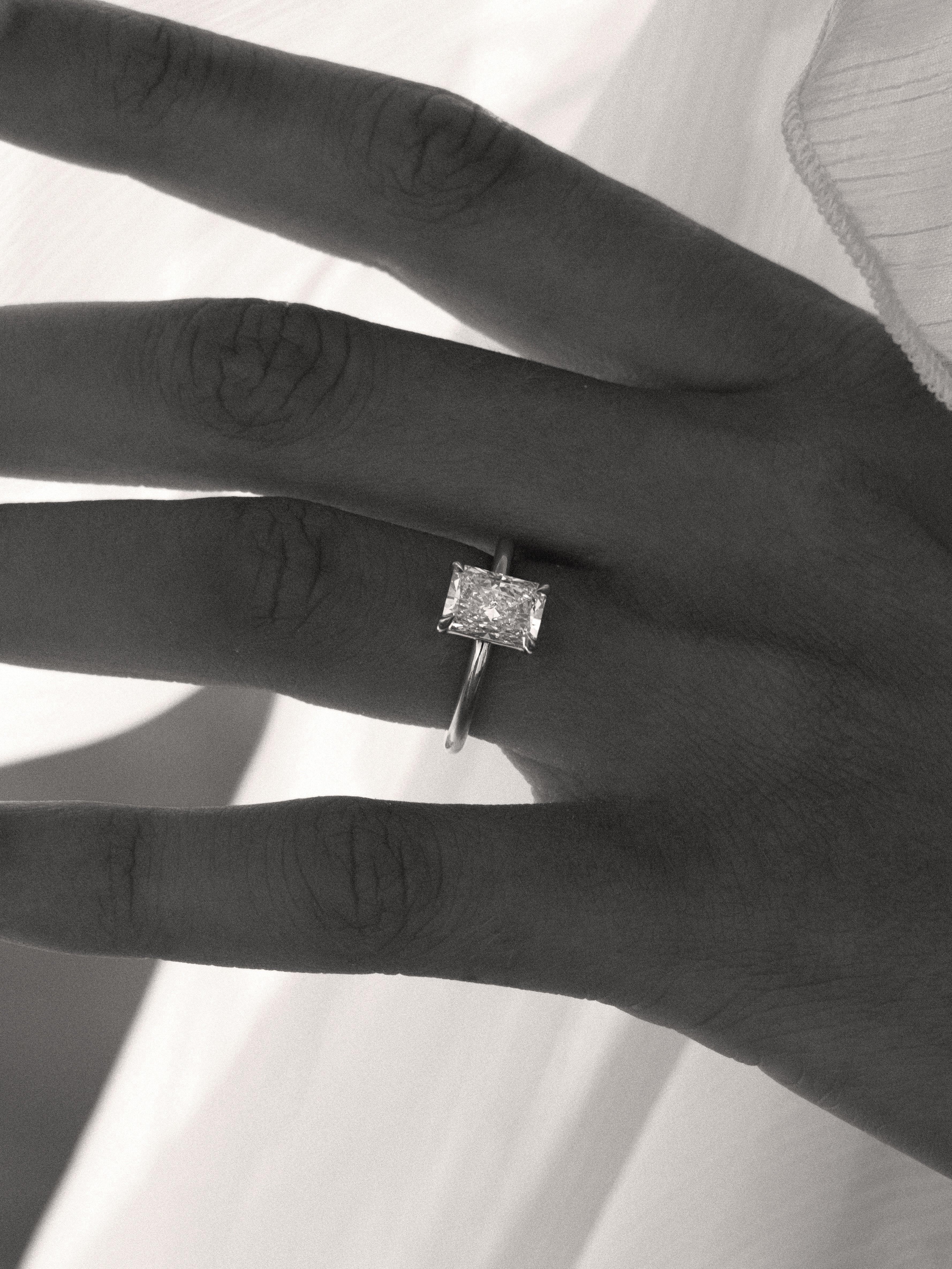 Solitaire-Oval Lab Grown Diamond Engagement Ring