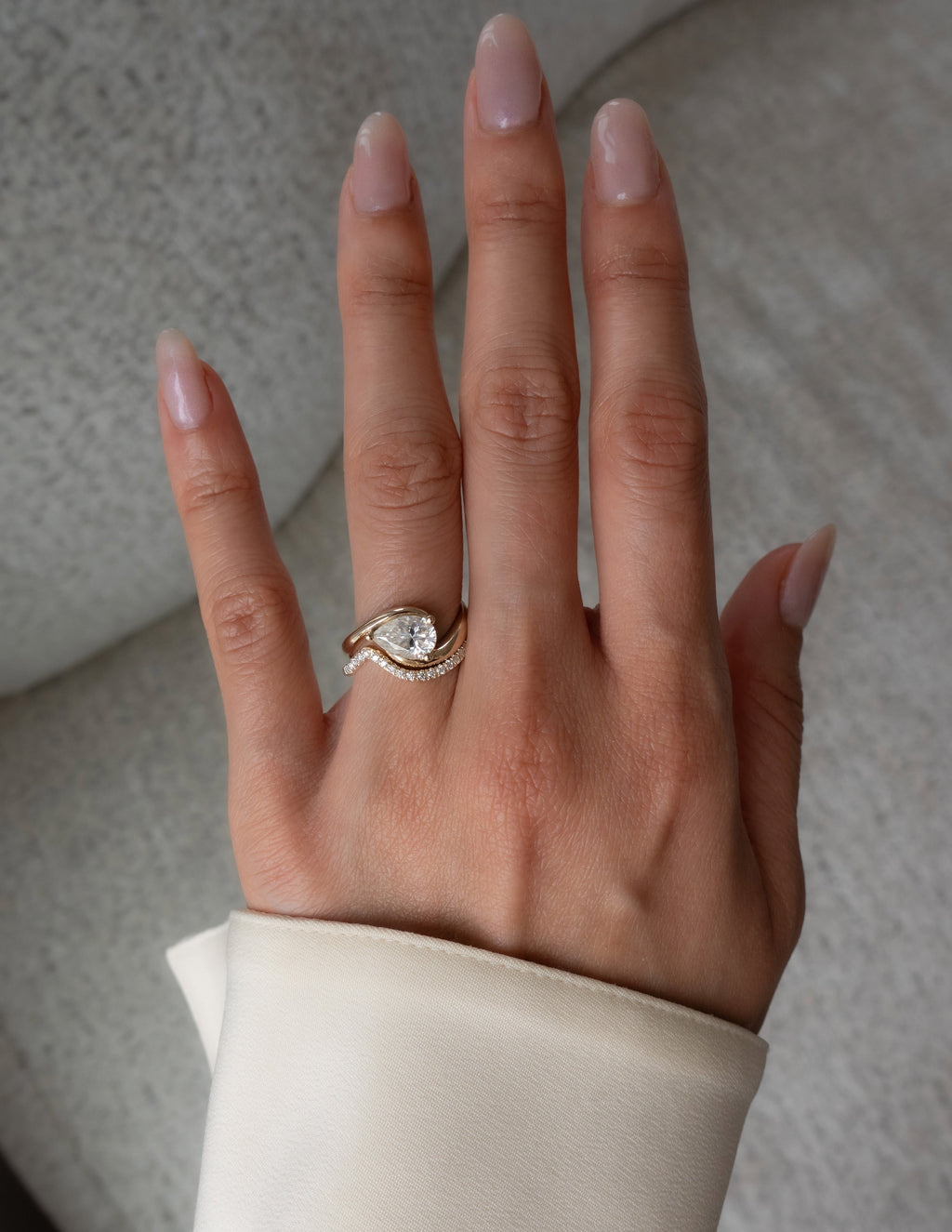 Solitaire Rapture & Pave Band- Oval Lab Grown Diamond Bridal Set